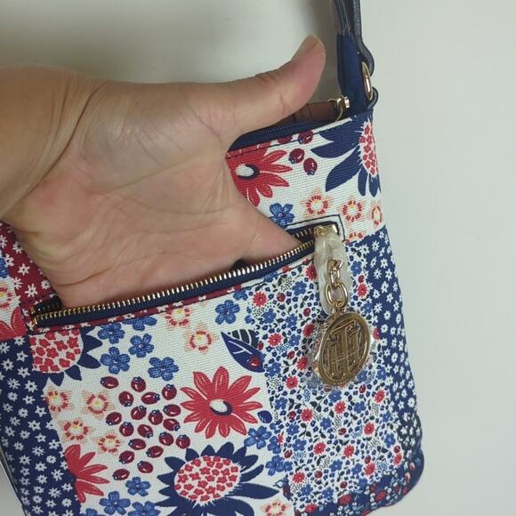 NWT Tommy Hiflinger Cottage Floral Crossbody Athleisure Bag With Charm - Picture 7 of 13